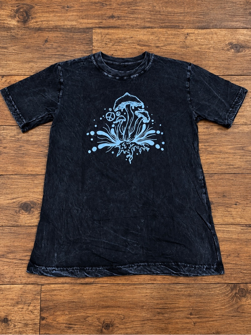 Unisex Rhea Mushroom cluster tee NWT